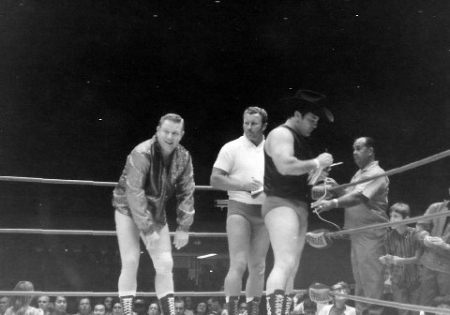 Osborne, Bockwinkel, and Jones sign autographs