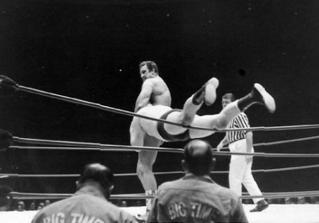 Tex McKenzie puts a headlock on Kiniski