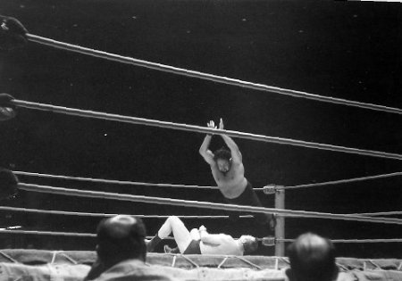 Iaukea slams Wahoo McDaniel