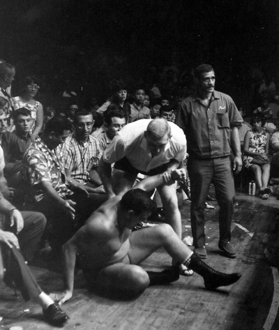 Karl Gotch assists Billy Robinson