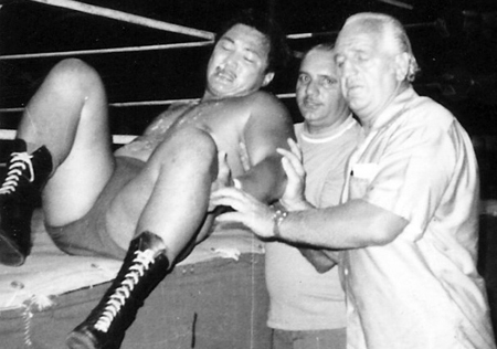 Blears helps a dazed Hahn Lee