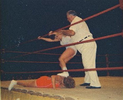Betty Nicalli vs Jean Antone