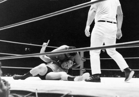 Iaukea chokes Funk