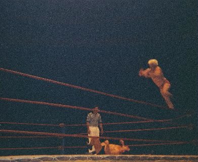 Ray Stevens delivers the 'Bombs Away' knee drop