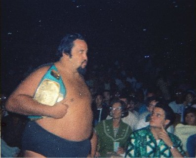 Iaukea approaches the ring.