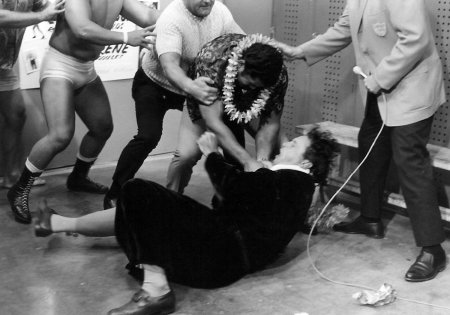 Morales attacks Barend